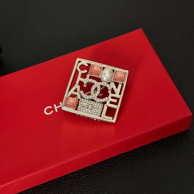 Chanel square brooch 113590