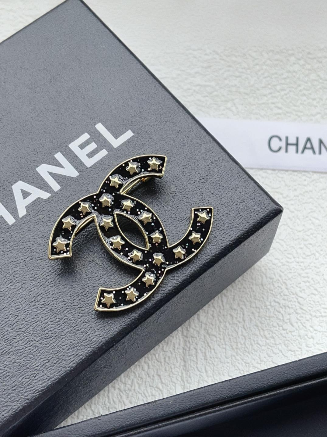 D161  Chanel star brooch