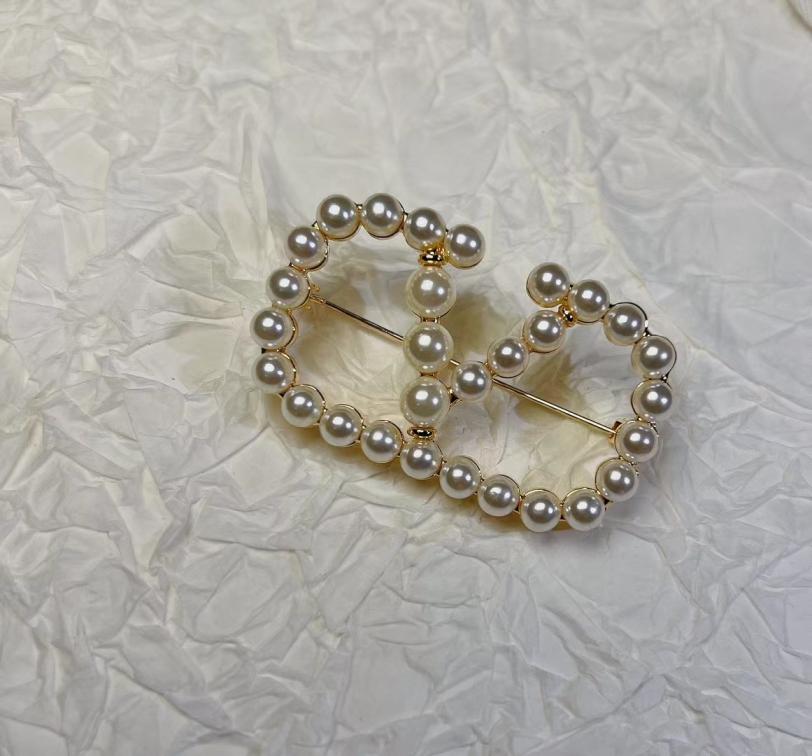 C277 Valentino pearls brooch