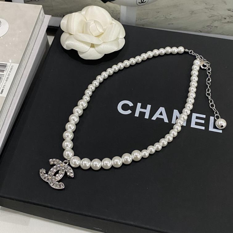 B527  Chanel pearls choker necklace