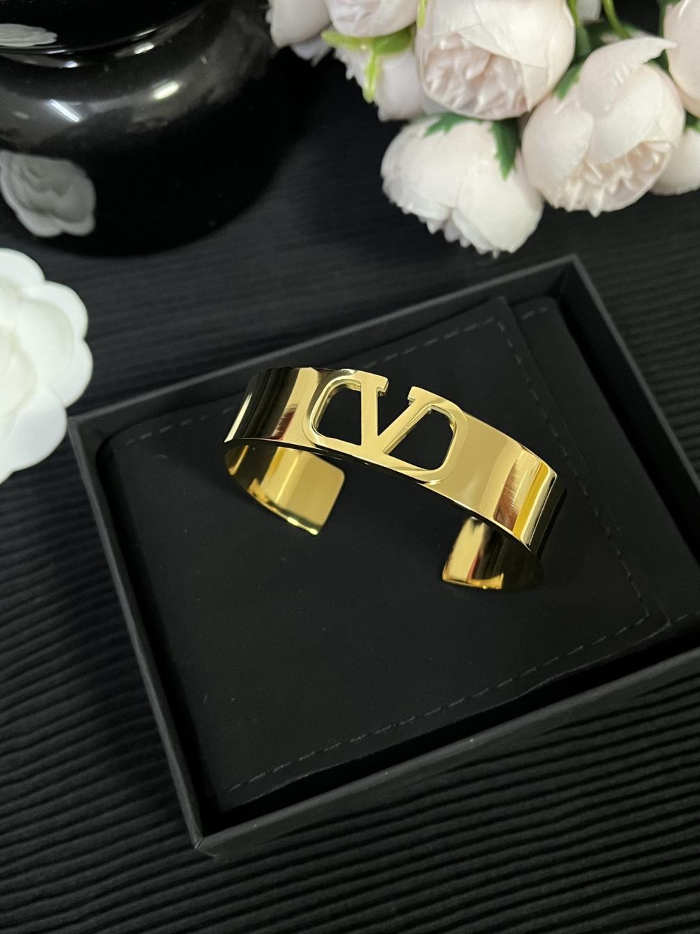 S382 valentino bracelet