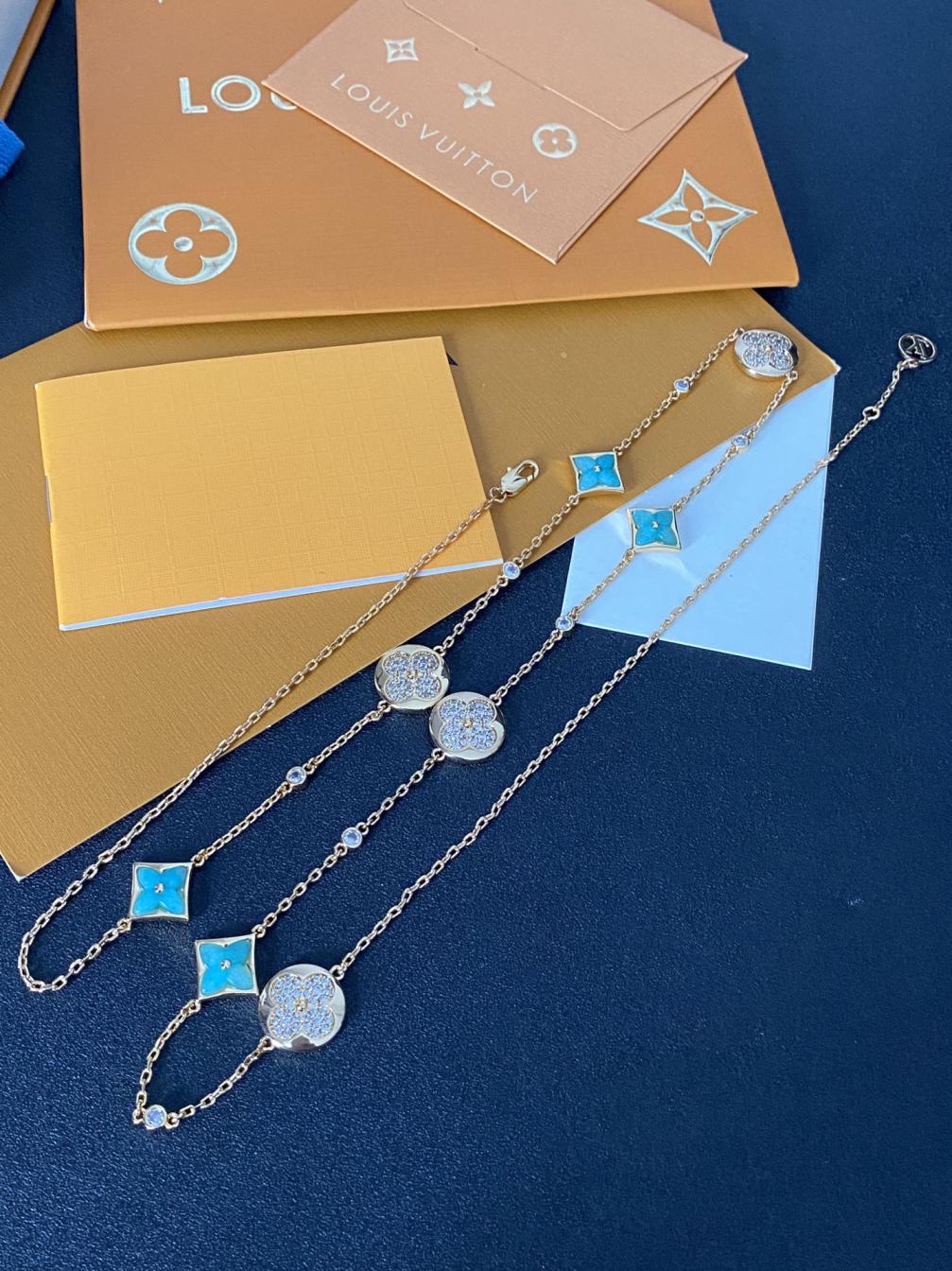 B408 LV Long necklace