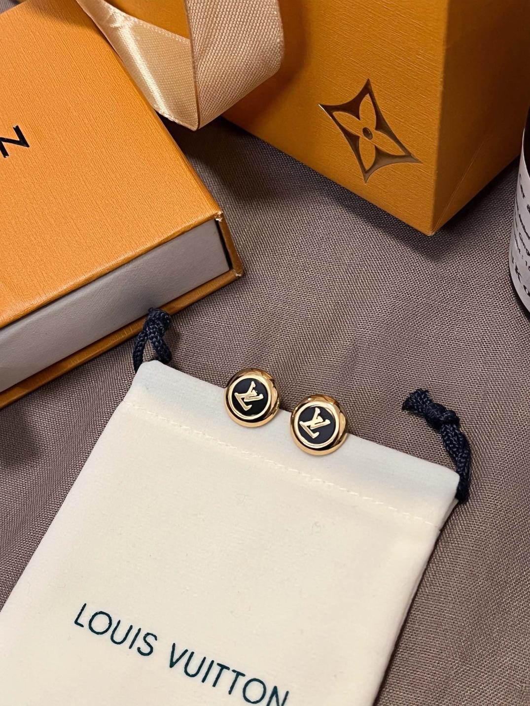 A994  LV earrings