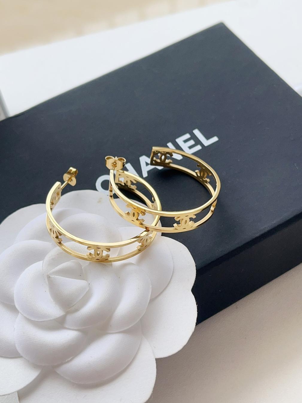 A997 Chanel CC hoop earrings