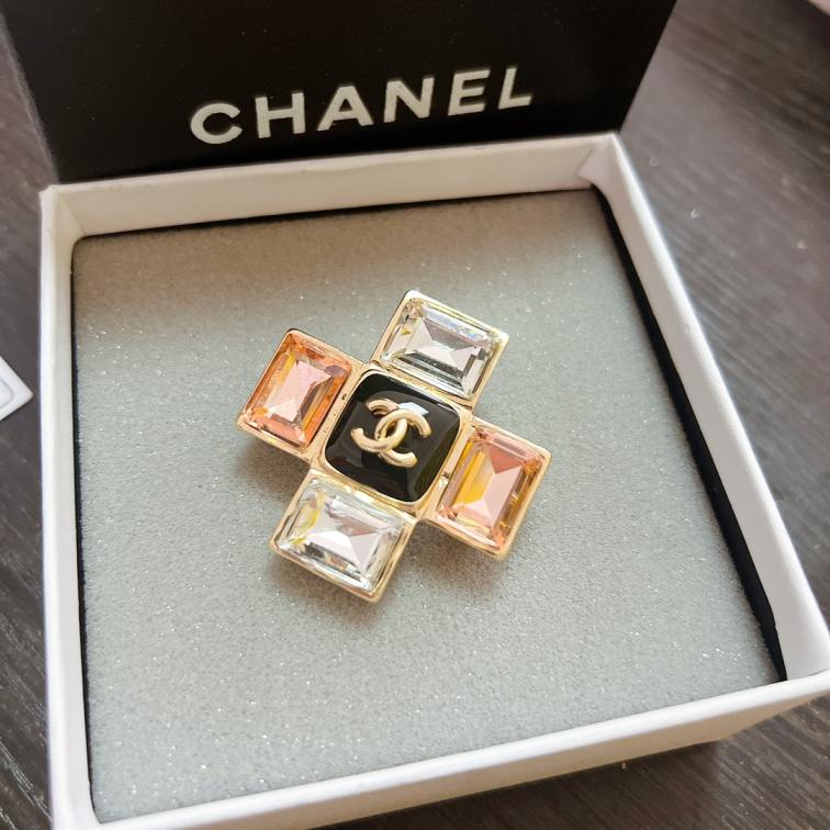 Chanel square crystal brooch 114602