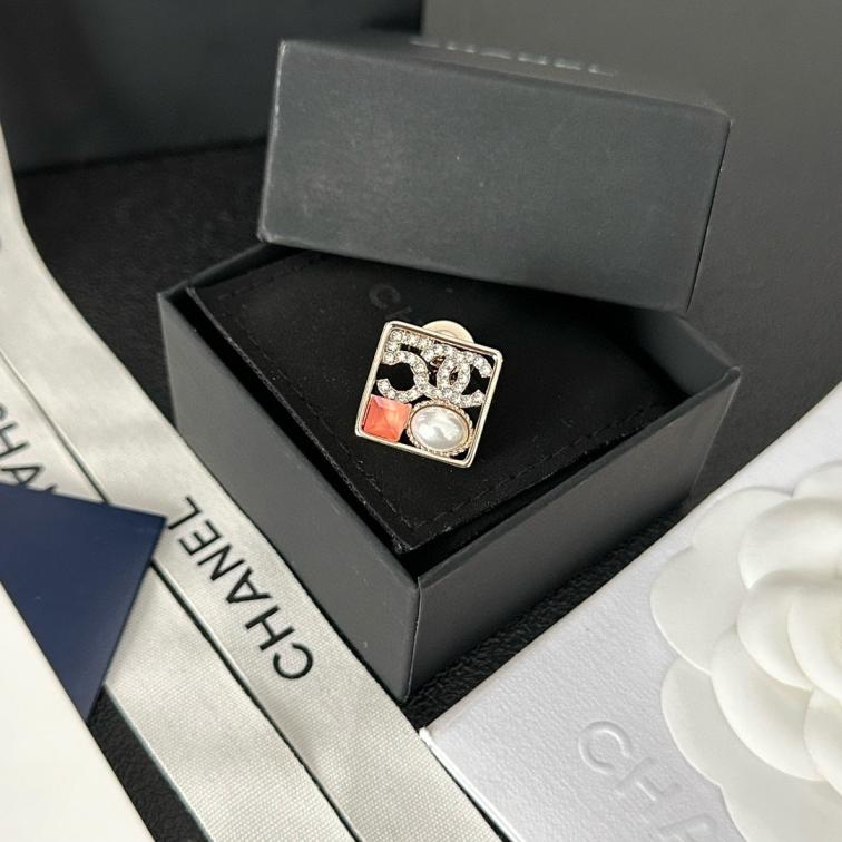 Chanel square brooch 114599