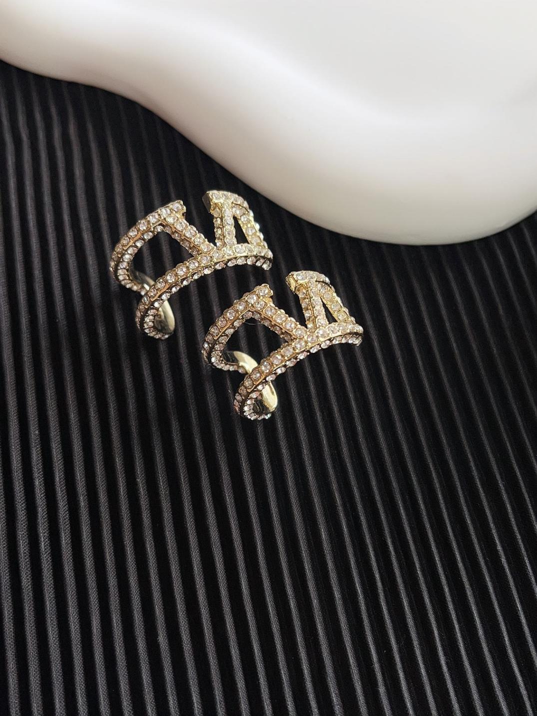A998 Valentino earrings