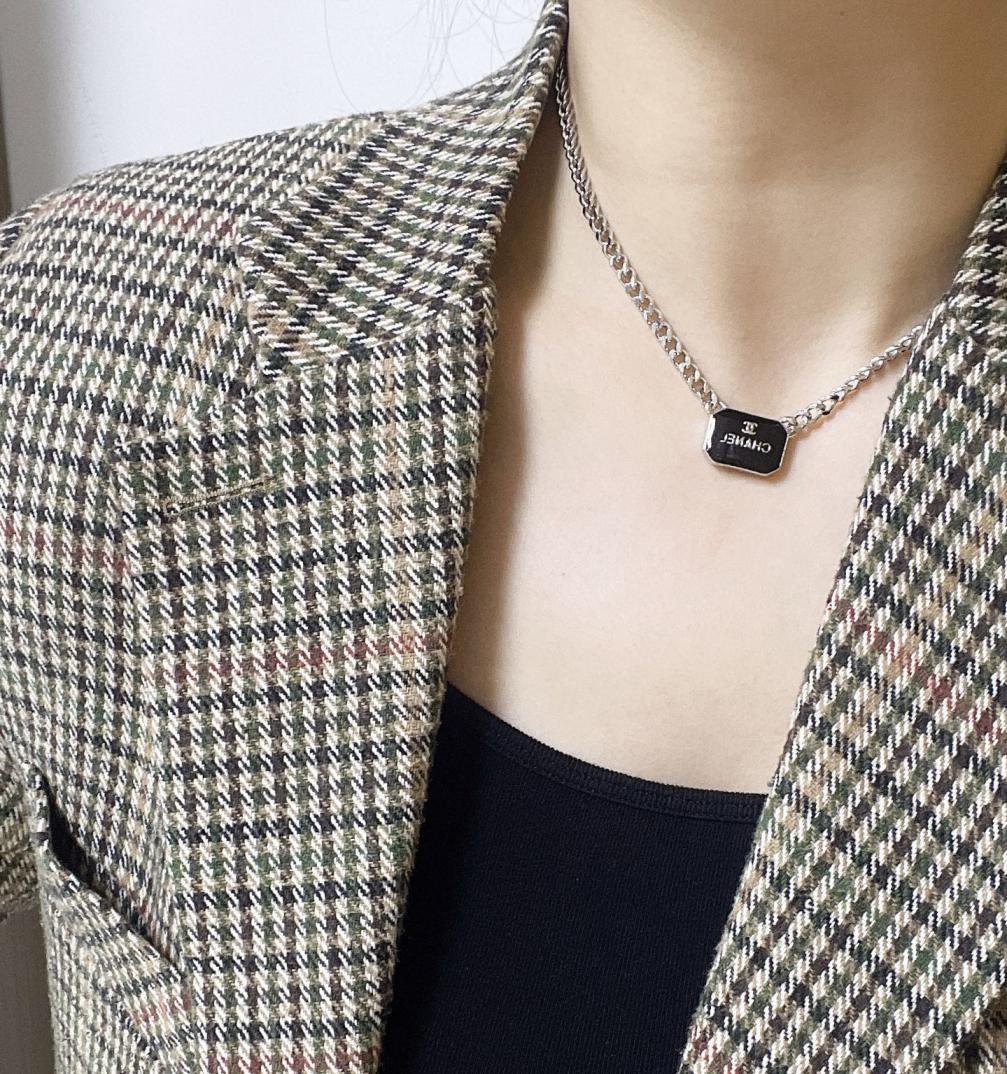 B121 Chanel necklace