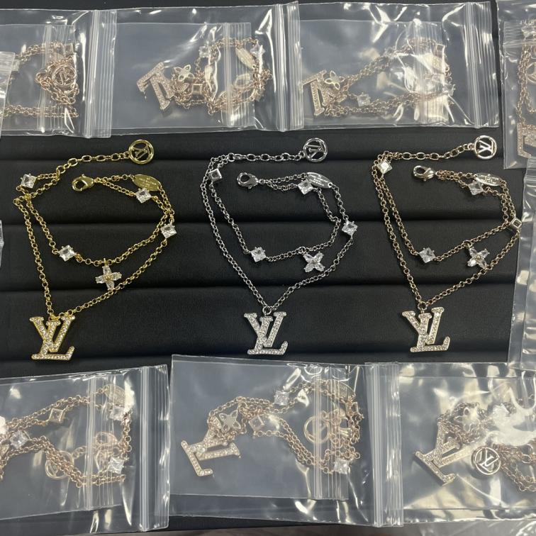 LV NEW earrings/Bracelet 114652