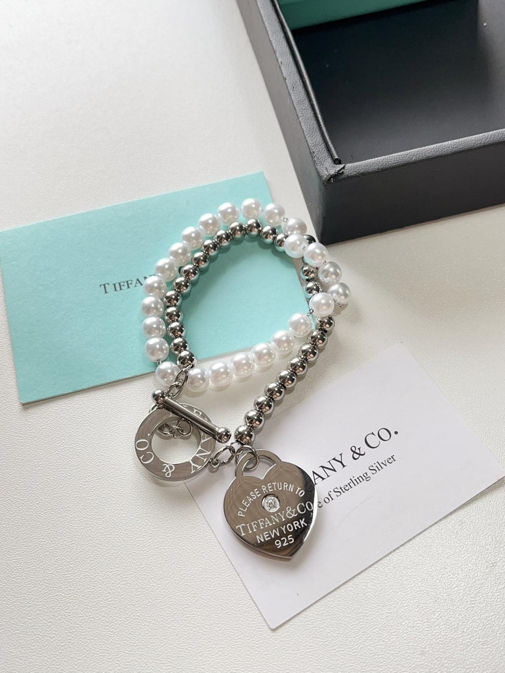 L149 Tiffany pearls bracelet