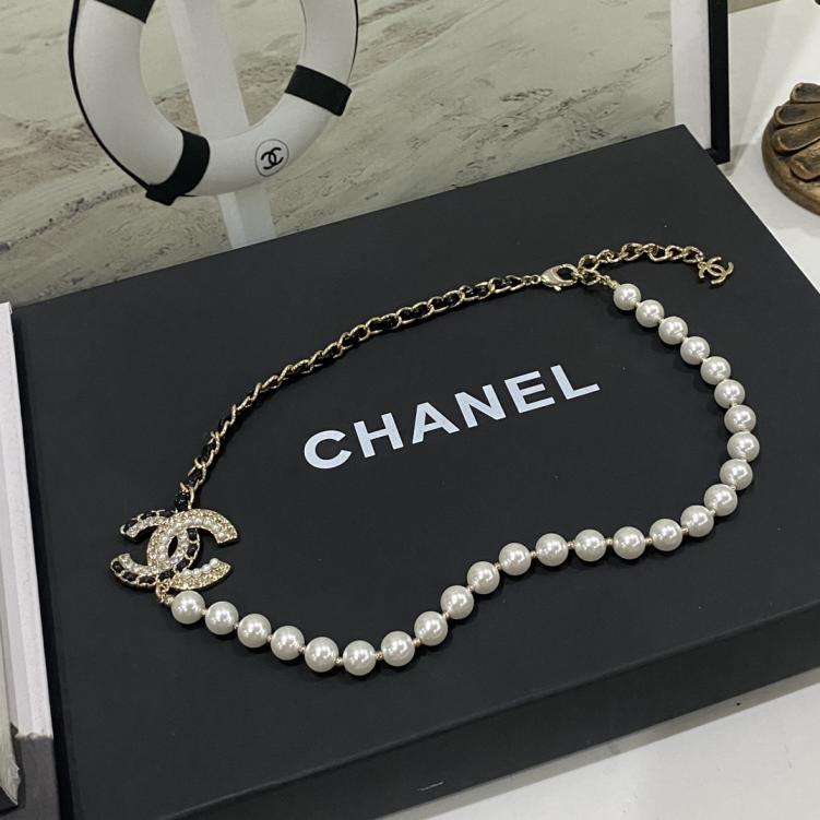 B818 Chanel necklace