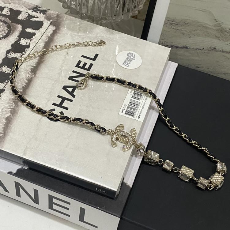 B303 Chanel necklace