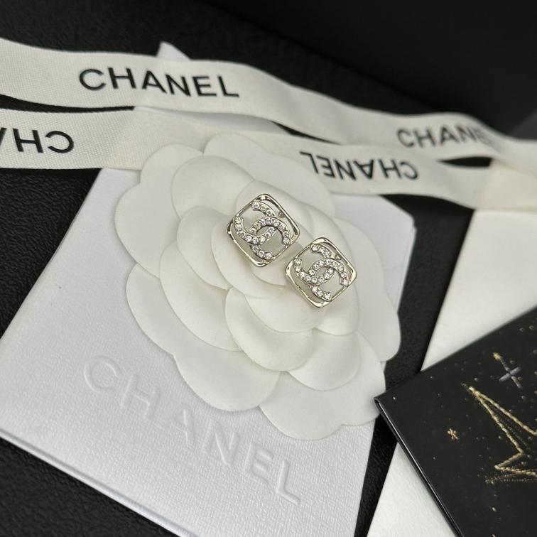 A352  Chanel earrings