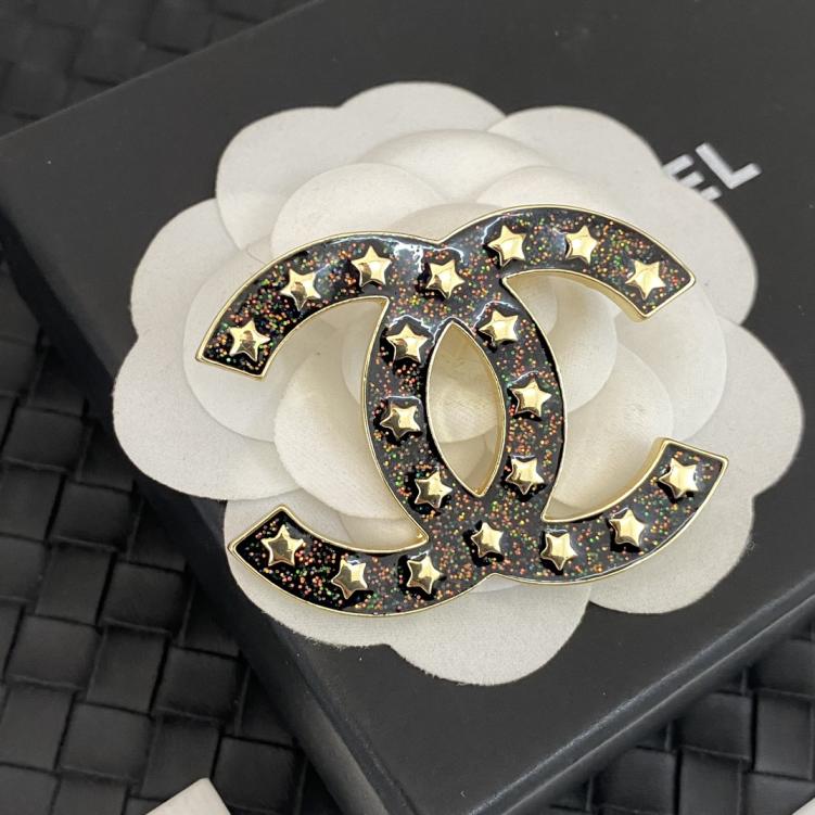 C438 Chanel brooch