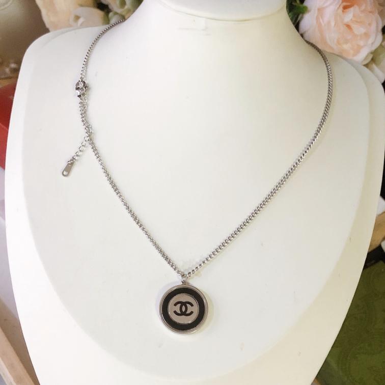 Chanel necklace 114815