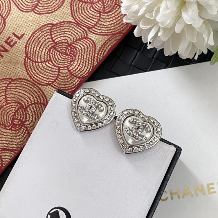 A566 Chanel earrings