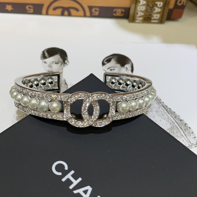 Chanel pearls bracelet 114869
