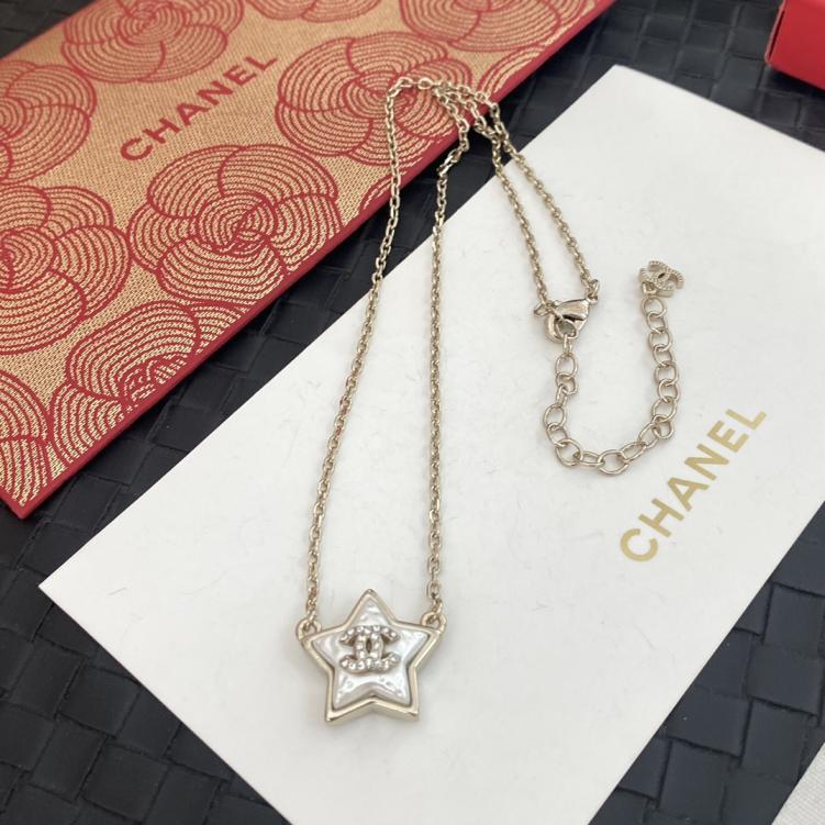 B431 Chanel star necklace