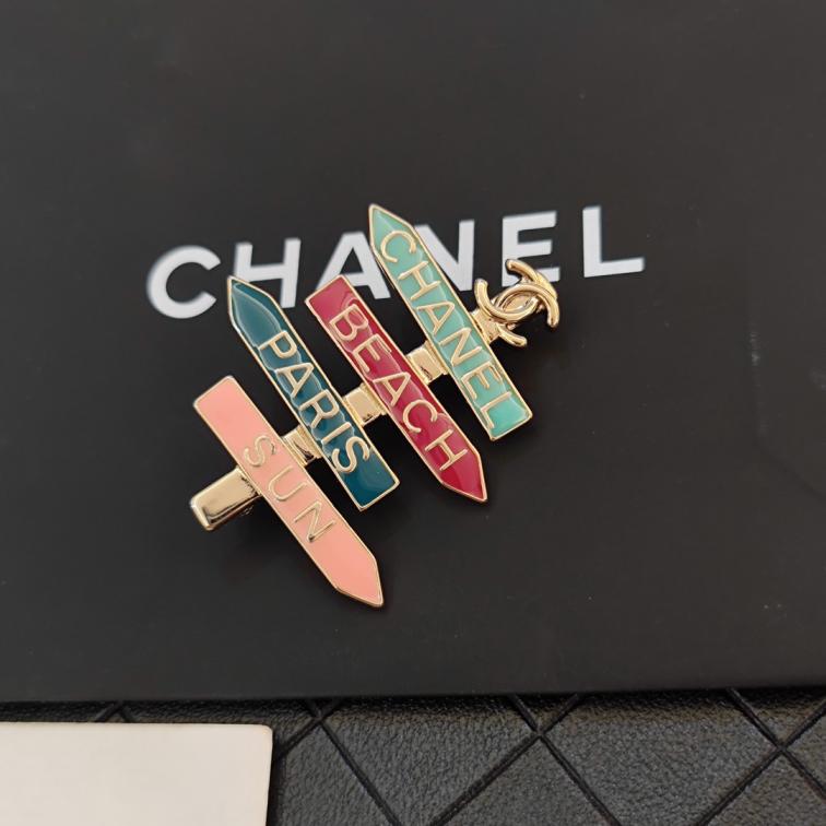 C377 Chanel brooch