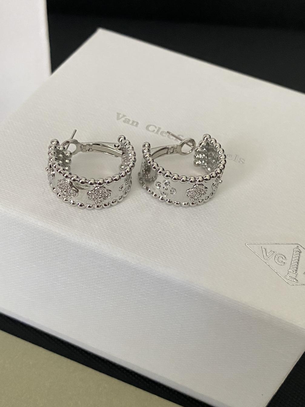 VCA Vancleef earrings