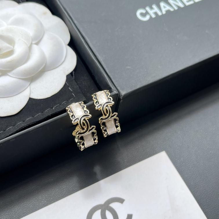A1031 Chanel earrings