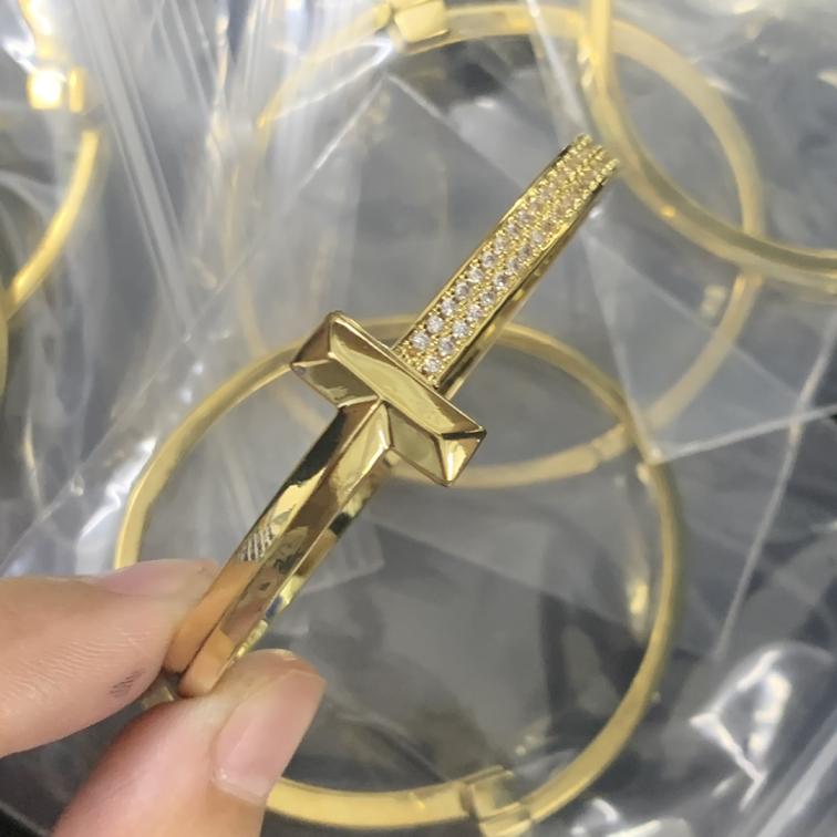 Tiffany Golden T bracelet 115234