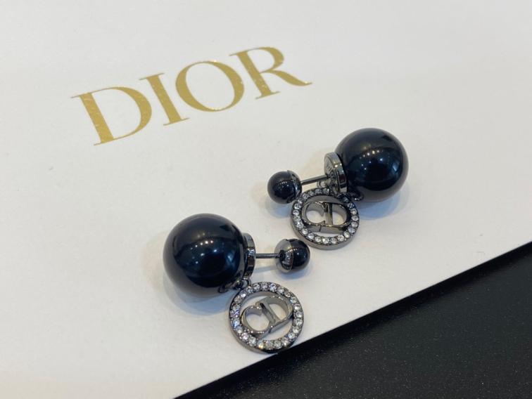 A289  Dior black CD earrings