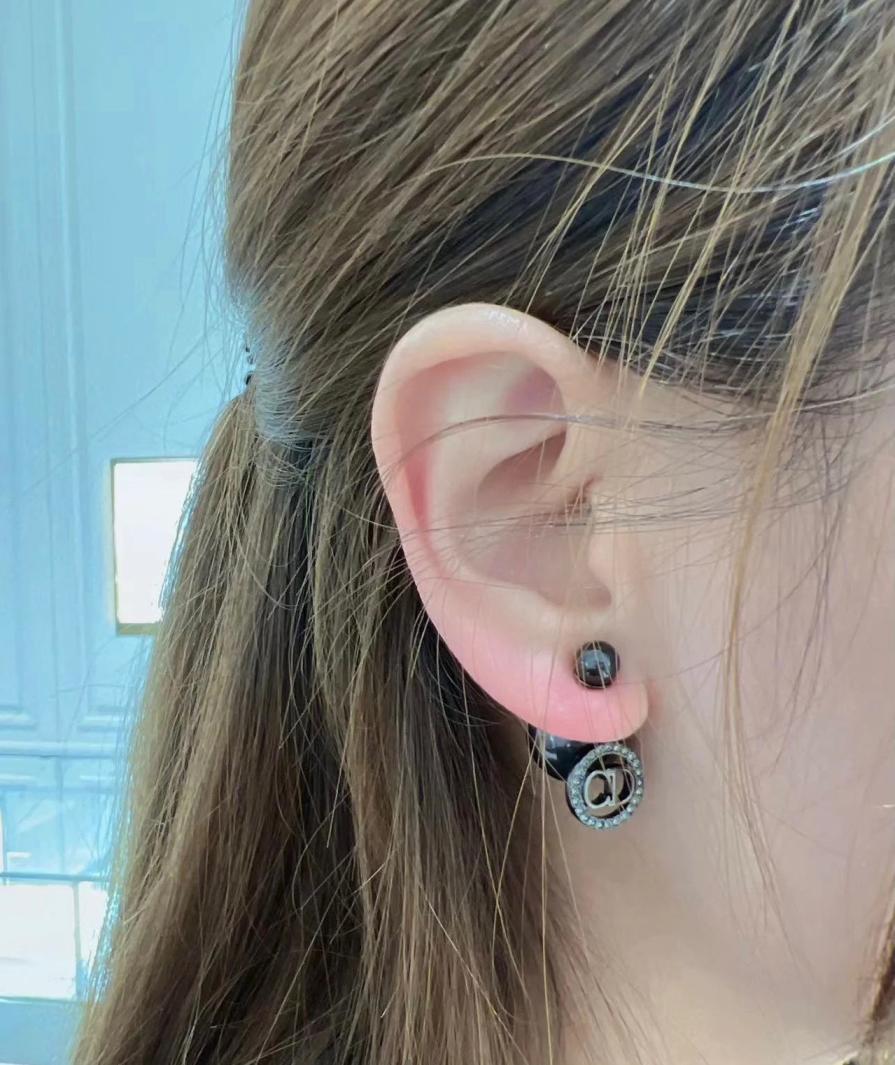 A289  Dior black CD earrings