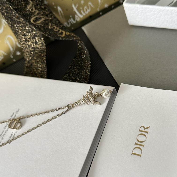 B531 Dior necklace