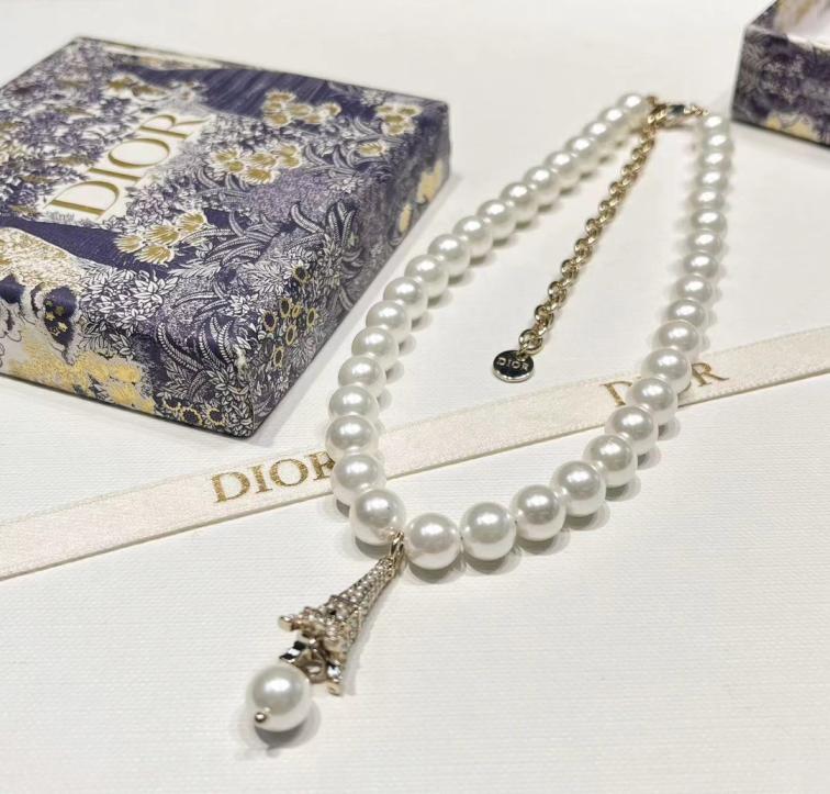 B916 Dior Eiffel Towel pearls necklace