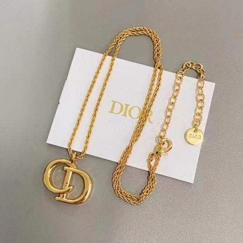 B957 Dior CD necklace