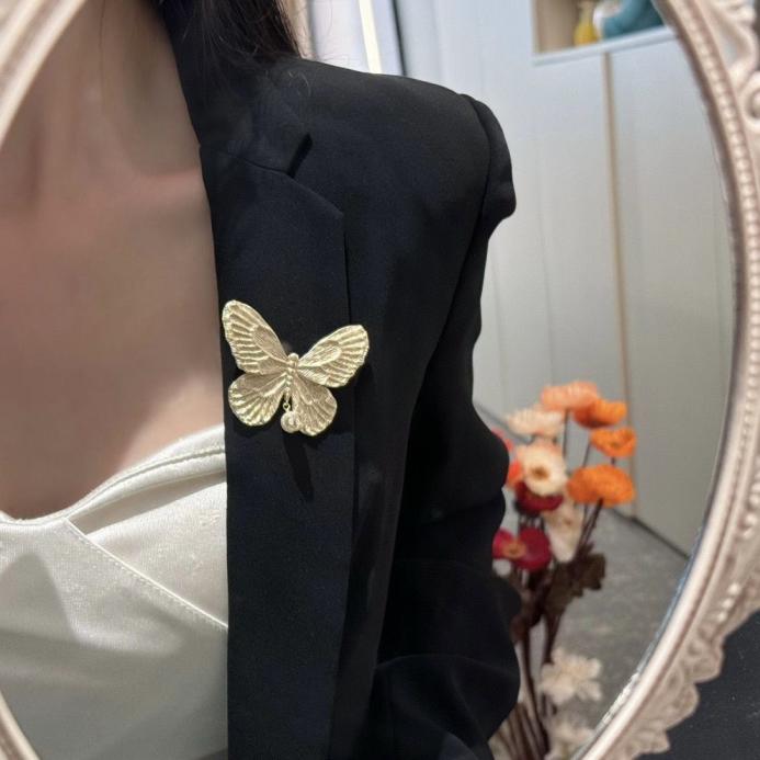 Special offer! C449 Dior brooch