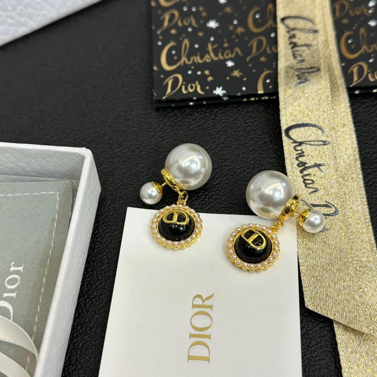 A1930 Dior earrings