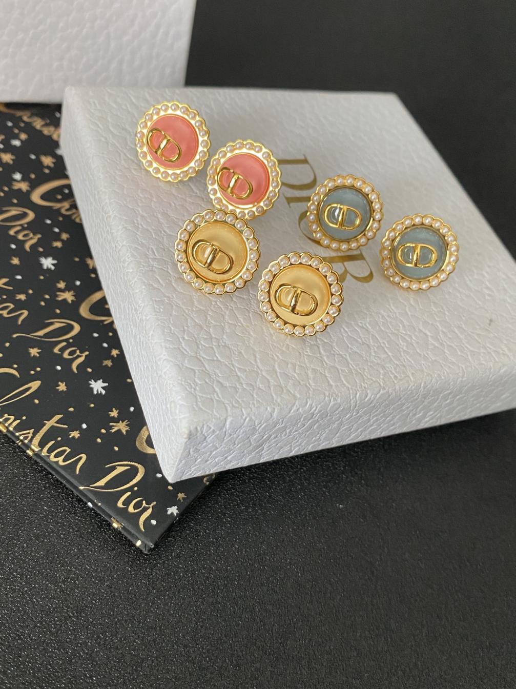 A1944 Dior earrings