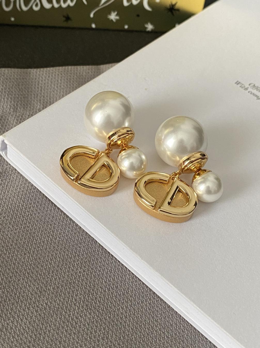 A645 Dior earrings