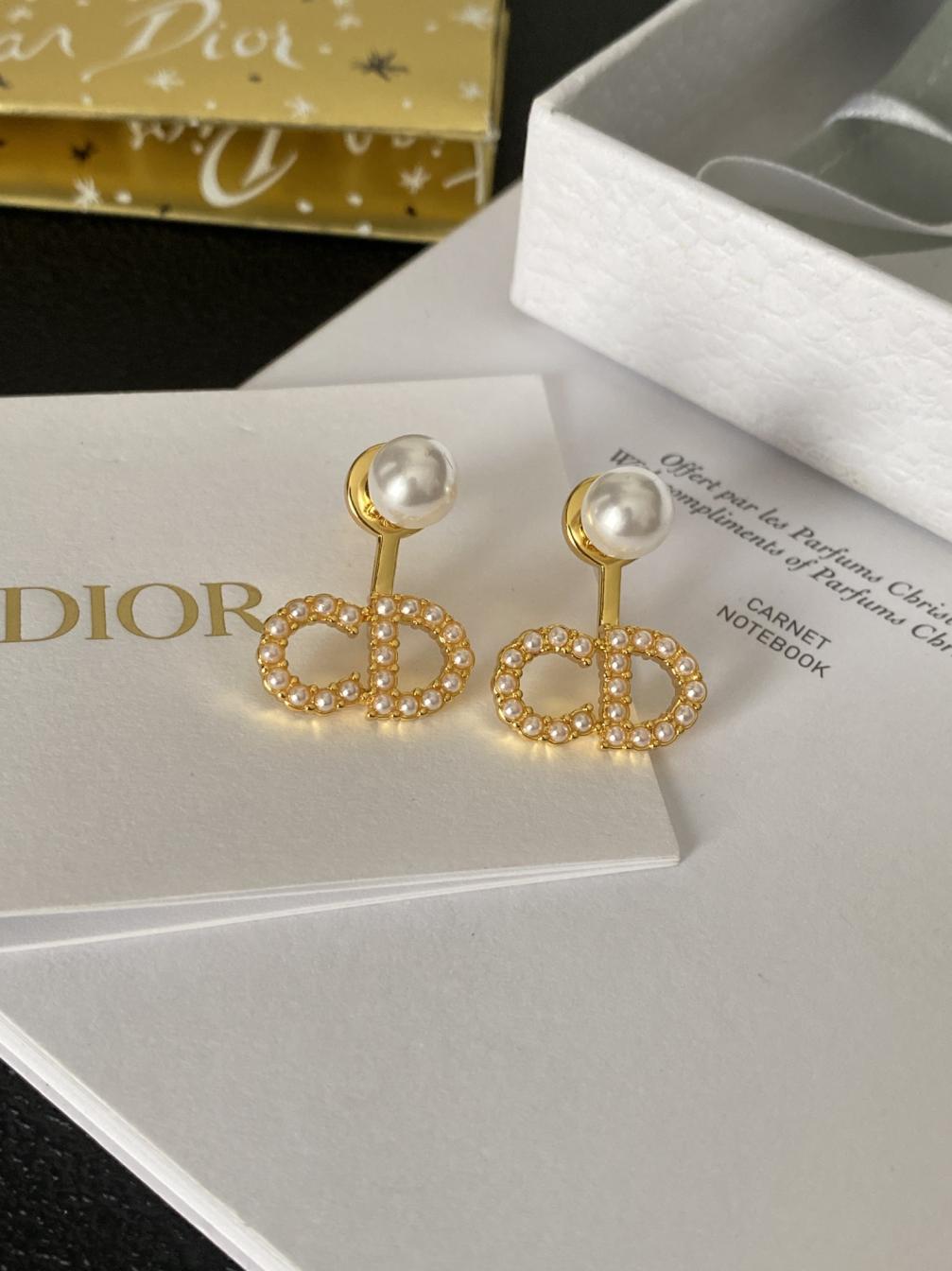 A037 Dior earrings