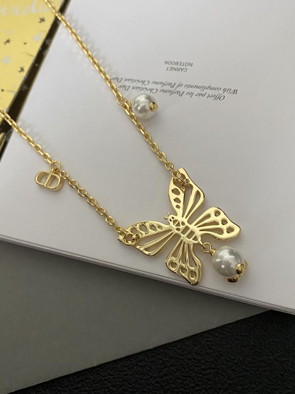 B883 Dior necklace