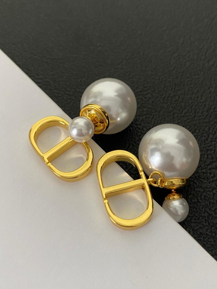 A1673 Dior earrings
