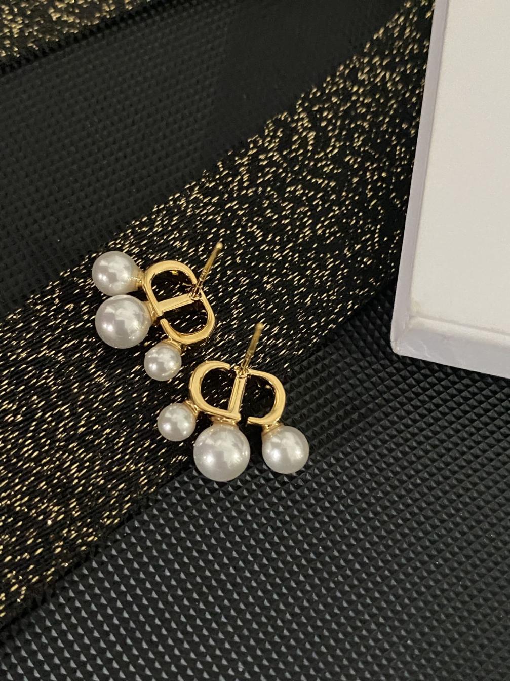 A764 Dior earrings