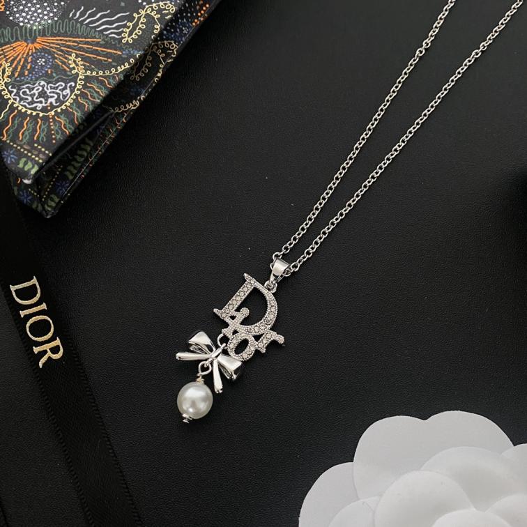 B561 Dior bow necklace