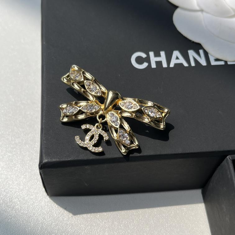 D168  Chanel bow brooch