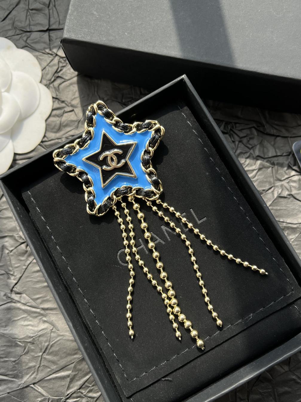 D171  Chanel blue star brooch