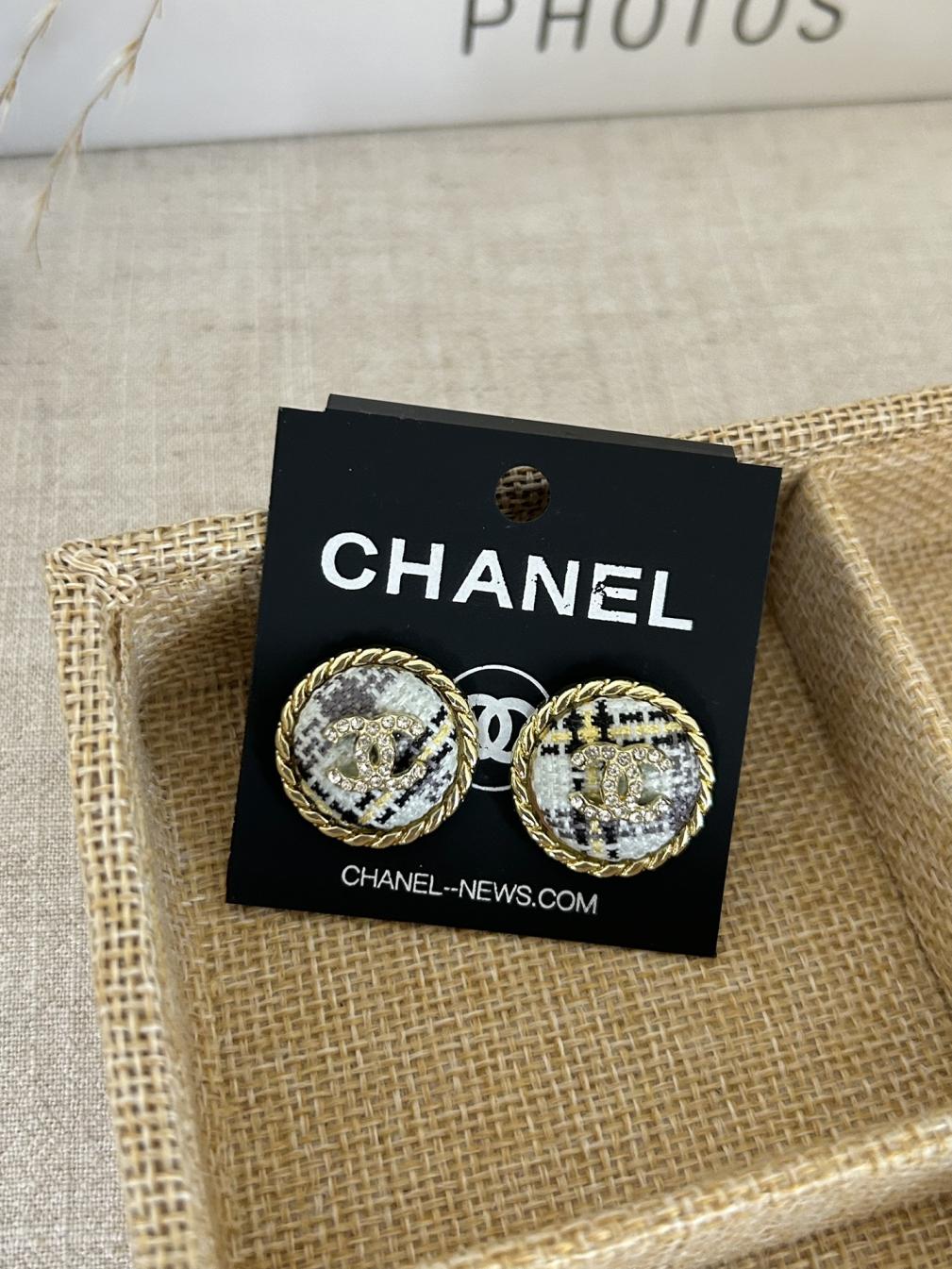 z109 chanel earrings