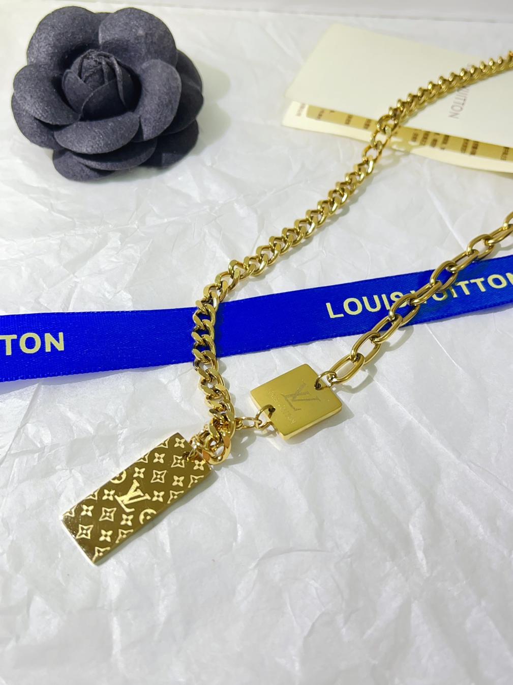X629 LV necklace