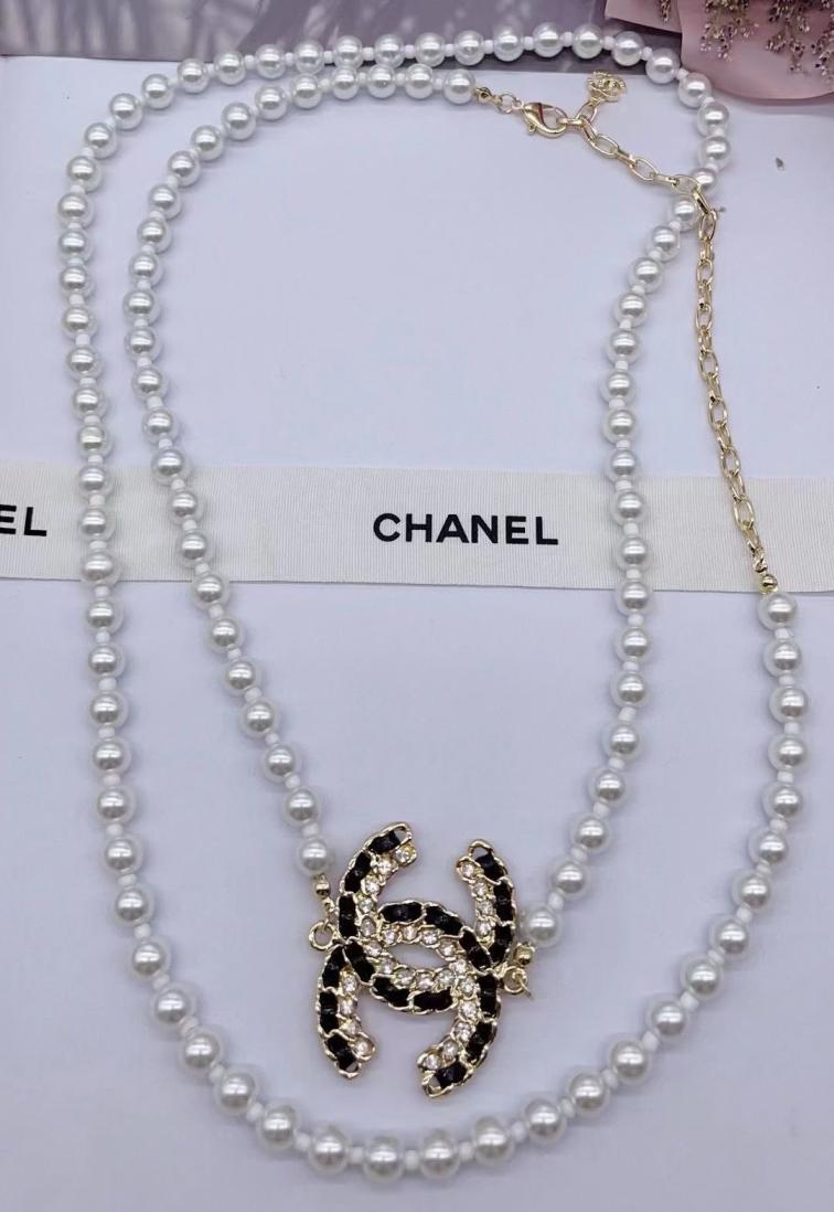 Chanel long pearls CC necklace 115377