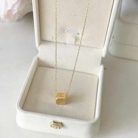 Chanel necklace 115372