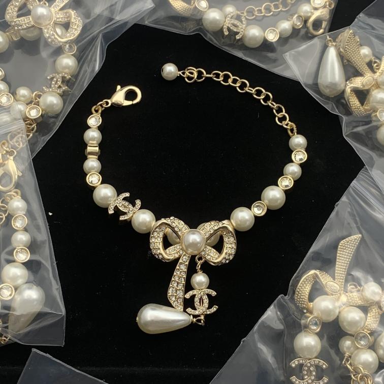 Chanel pearls bracelet 115402