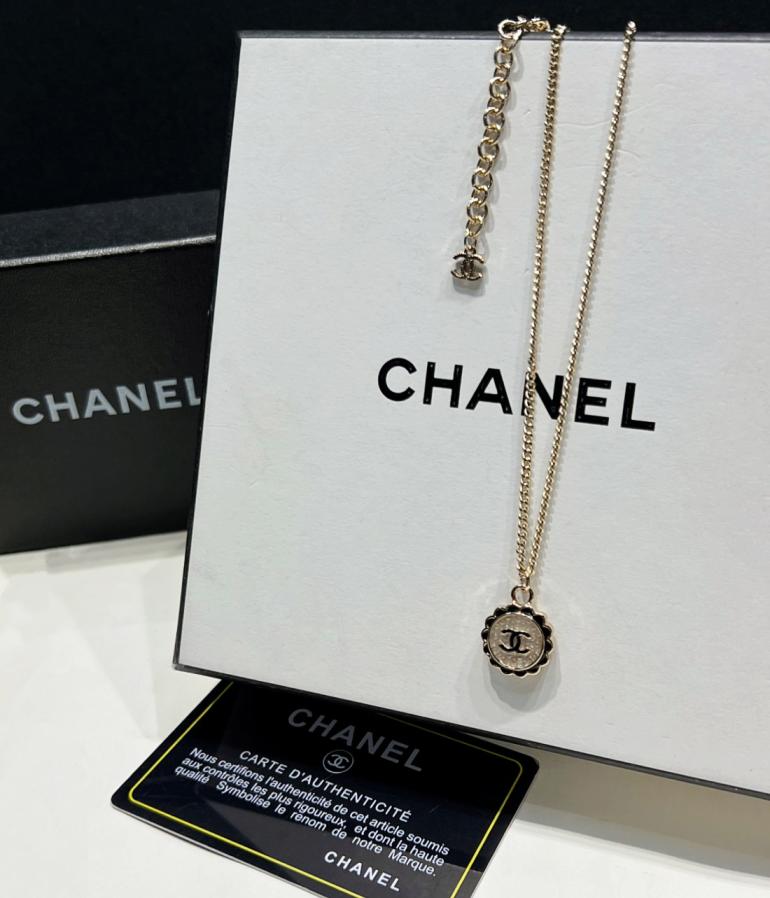 B628 Chanel necklace