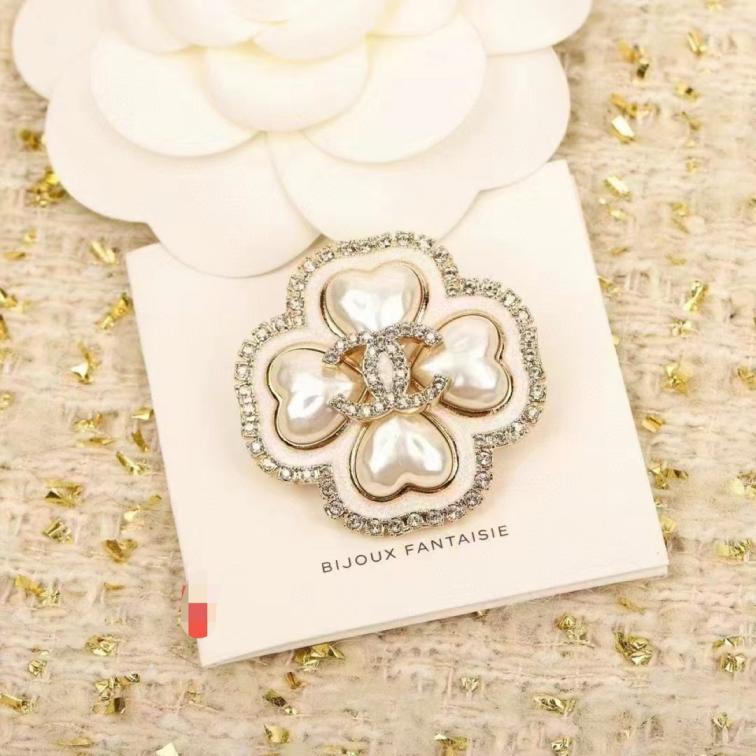 Chanel brooch 115472