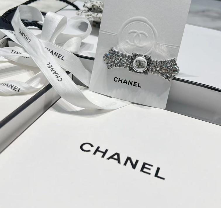 FS7093 Chanel hairclip